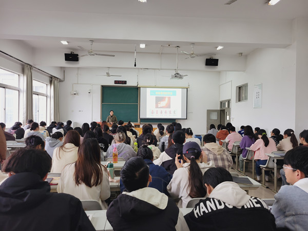 课程思政名师示范课堂现场.jpg