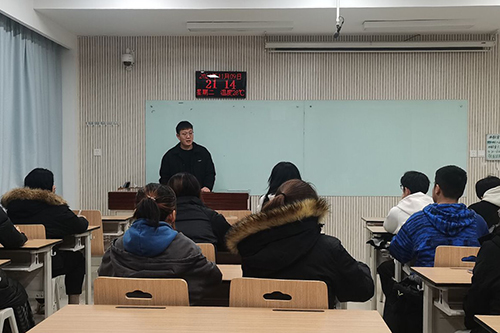 唐宁老师主持召开会议(500ppi).jpg